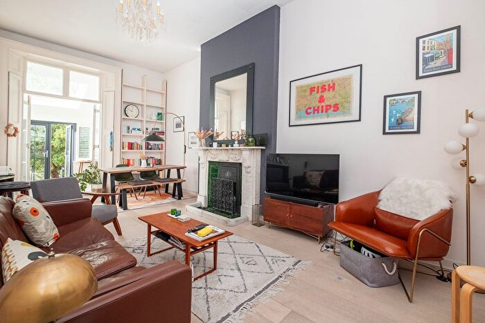 1 Bedroom Flat To Rent In Uxbridge Road, Kingston Upon Thames, KT1
