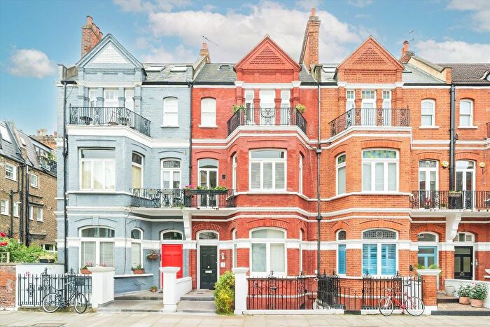 1 Bedroom Flat For Sale In Castletown Road, West Kensington, W14