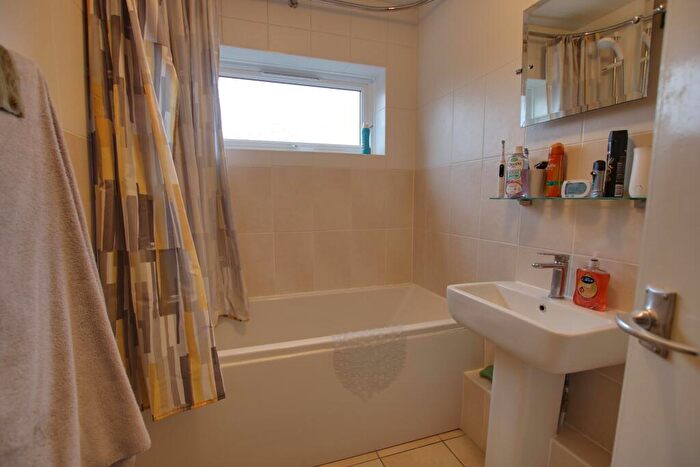 2 Bedroom Apartment For Sale In Winn Road, Southampton, SO17