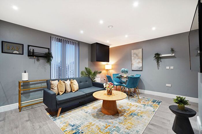 3 Bedroom Flat To Rent In Argyle Road, London, W13