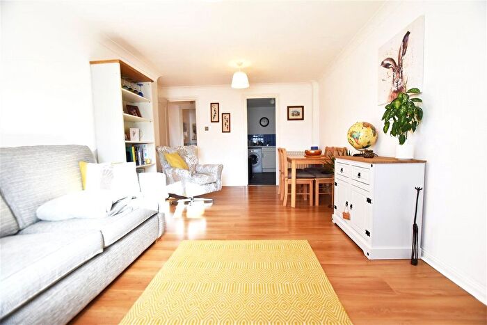 1 Bedroom Flat To Rent In Malting Way, Isleworth, TW7