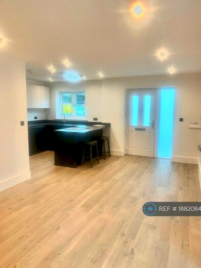 3 Bedroom Semi-Detached House To Rent In West Street, Haslemere, GU27