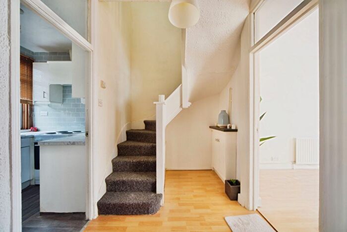 3 Bedroom Flat To Rent In Billet Road, London, E17