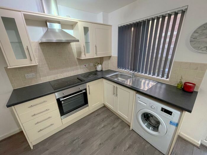 4 Bedroom House To Rent In Stanza Court, L5