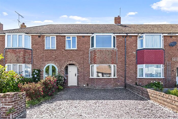 3 Bedroom Property For Sale In Cranleigh Road, Worthing, BN14