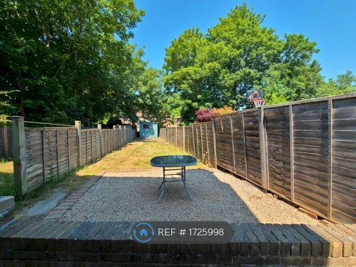 2 Bedroom Maisonette To Rent In Hallside Road, London, EN1