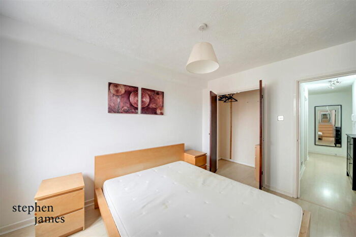 1 Bedroom Flat To Rent In Astra Apartments, Globe Road, London, E2