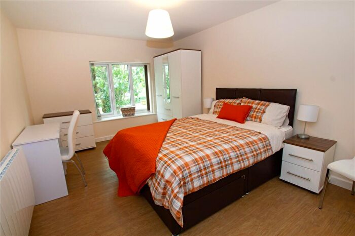 Studio To Rent In High Street, Witney, Oxfordshire, OX28