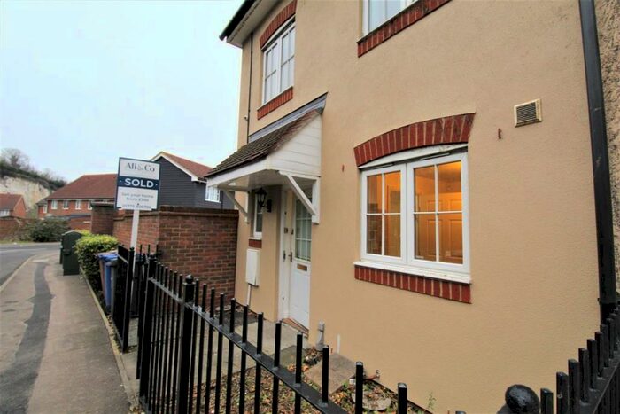 3 Bedroom Semi-Detached House To Rent In Caspian Way, Purfleet, RM19