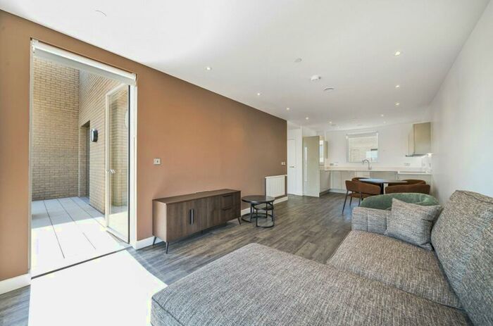 2 Bedroom Apartment To Rent In Dawes Street, London, SE17