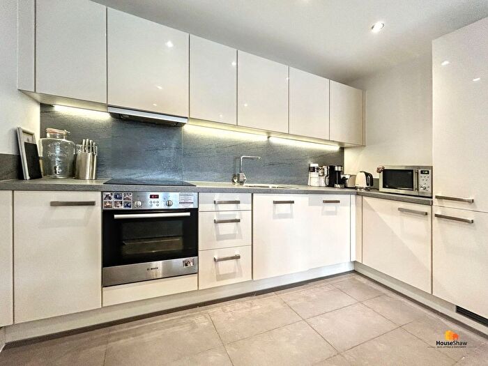 2 Bedroom Flat To Rent In Chequers Avenue, High Wycombe, HP11