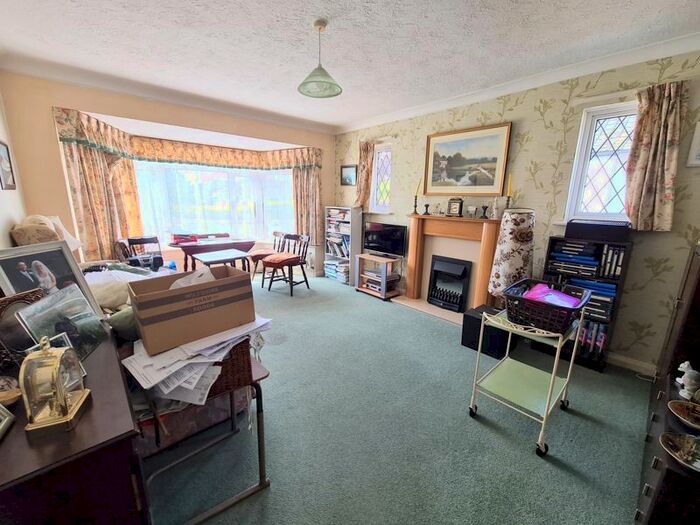 3 Bedroom Detached Bungalow For Sale In Rudgwick Avenue, GoringBySea