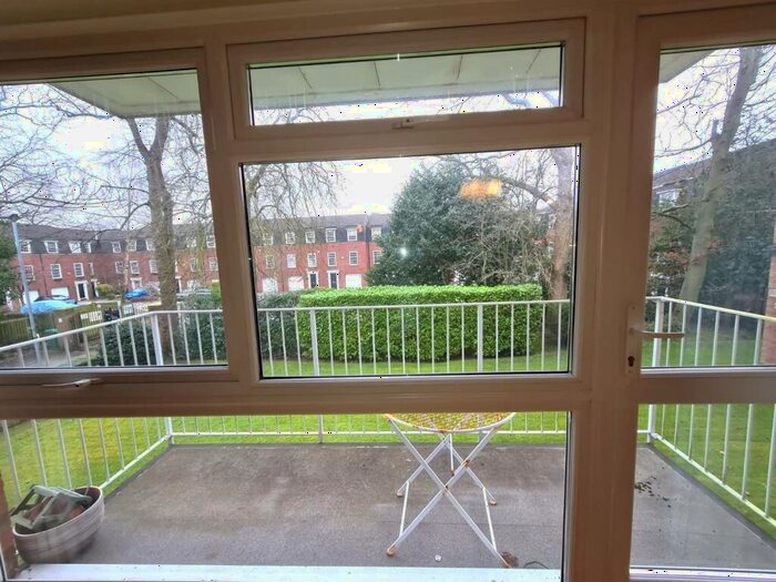 2 Bedroom Flat To Rent In Willow Bank, Manchester, M14