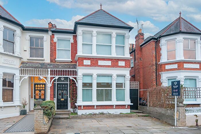 3 Bedroom Flat To Rent In Cresswell Road, Twickenham, TW1