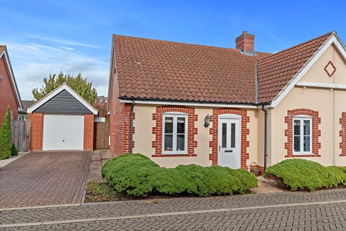 2 Bedroom Semi Detached Bungalow For Sale In Pilch Close, Near Bracondale, Norwich, NR1