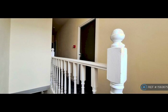 4 Bedroom Terraced House To Rent In Spring Place, Bradford, BD7