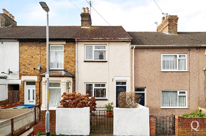 3 Bedroom Terraced House For Sale In Cowper Road, Sittingbourne, Kent, ME10
