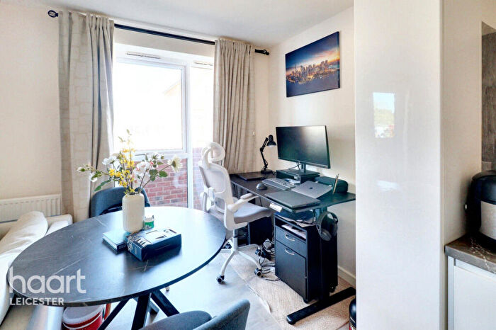2 Bedroom Apartment For Sale In Pingle Wharf Approach, Leicester, LE3