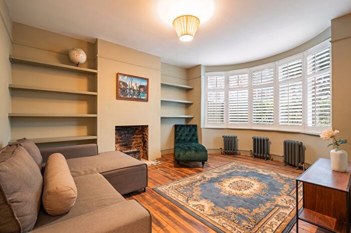4 Bedroom Semi-Detached House To Rent In Bramston Road, Kensal Green, London, NW10