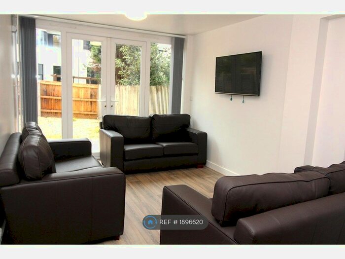 8 Bedroom Terraced House To Rent In Sparkford Close, Winchester, SO22