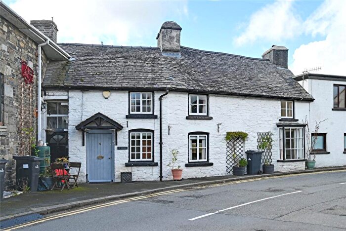 3 Bedroom Terraced House For Sale In Y Ciliau, Church Street, Rhayader, LD6