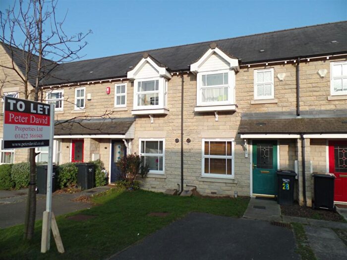 2 Bedroom Town House To Rent In Hastings Way, Halifax, HX1