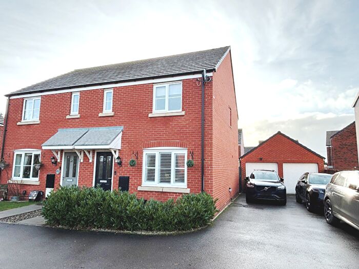 3 Bedroom Semi Detached House For Sale In Strawberry Place, Pershore, WR10
