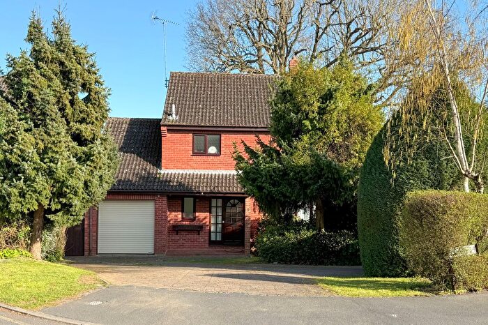 4 Bedroom Detached House For Sale In Foscote Rise, Banbury, OX16