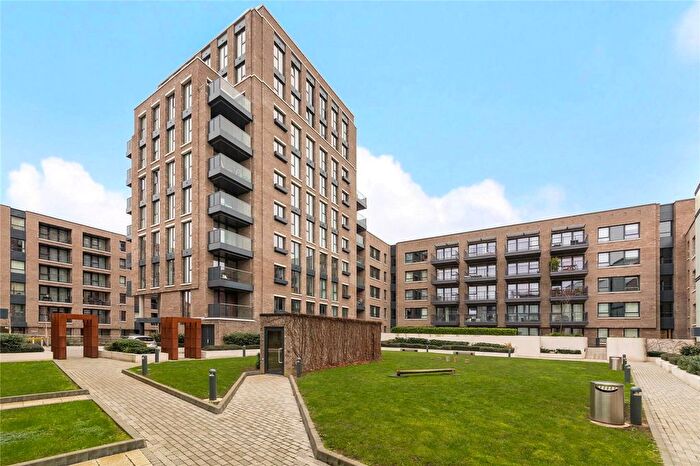3 Bedroom Flat To Rent In Aurora Point, Plough Way, SE16