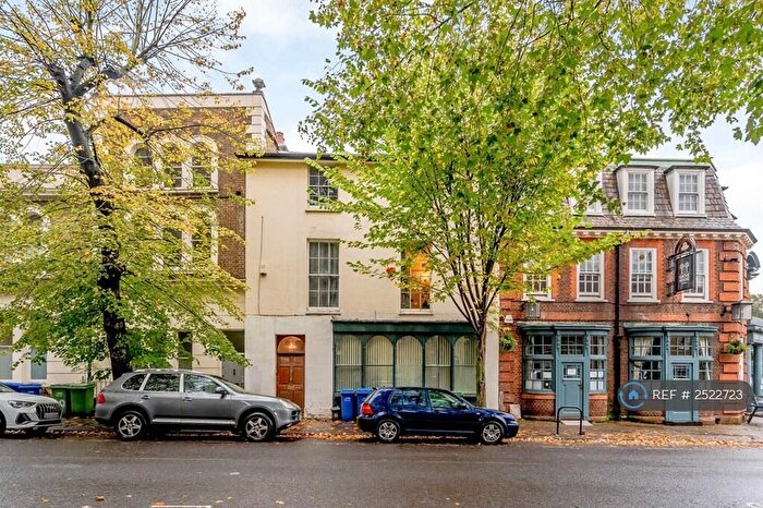 3 Bedroom Flat To Rent In Camberwell Grove, London, SE5