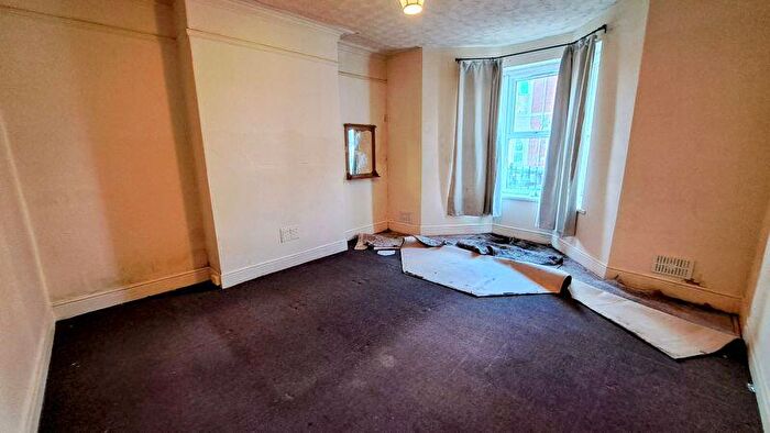 2 Bedroom Flat For Sale In Ellesmere Road, Benwell, Newcastle Upon Tyne, NE4