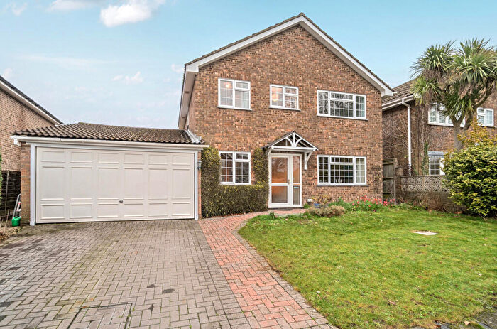 4 Bedroom Detached House For Sale In Larkspur Close, Aldershot, Hampshire, GU11