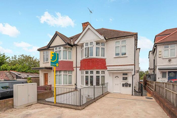 1 Bedroom Flat To Rent In Woodstock Avenue, Golders Green, London, NW11