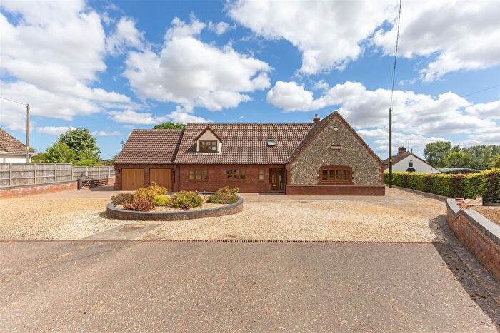 6 Bedroom Detached House For Sale In Buxton, NR10