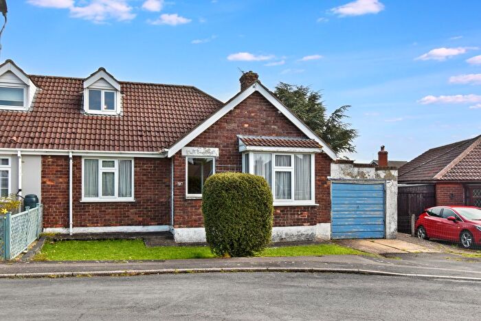 3 Bedroom Semi Detached Bungalow For Sale In Mayfield Crescent, Louth, LN11