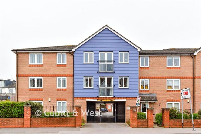 1 Bedroom Flat For Sale In Milton Road, Southsea, Hampshire, PO4