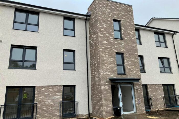 2 Bedroom Flat To Rent In Kaims Crescent, EH54