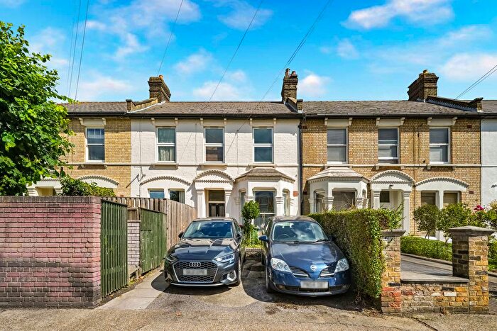 3 Bedroom Flat For Sale In Hampton Road, London, E7