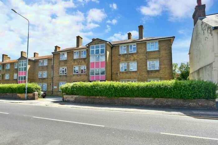 2 Bedroom Flat To Rent In Rossendale Court, Folkestone, CT20