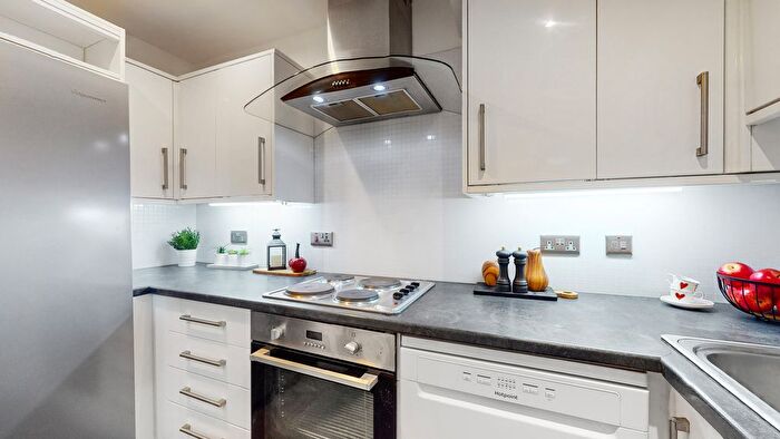 2 Bedroom Flat For Sale In Woodcroft Avenue, Glasgow, G11