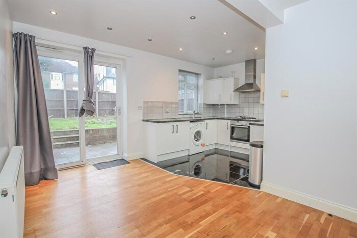 2 Bedroom Flat To Rent In Watford Way, Hendon, NW4