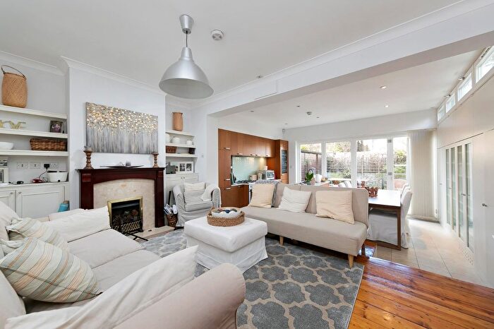 3 Bedroom Property To Rent In York Road, Richmond, TW10