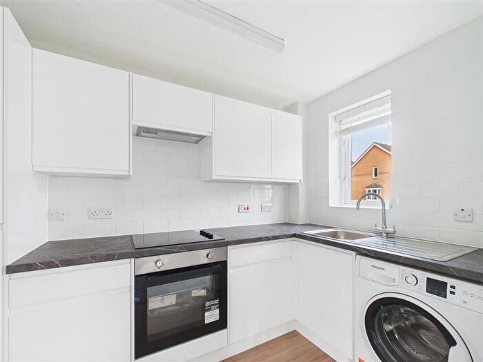 2 Bedroom Flat To Rent In Redoubt Close, Hitchin, Hertfordshire, SG4