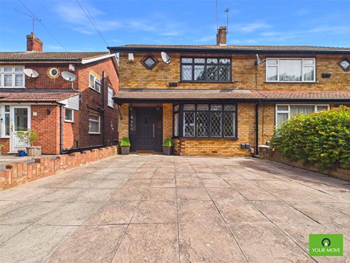 3 Bedroom Semi-Detached House To Rent In Ramsay Gardens, Romford, RM3