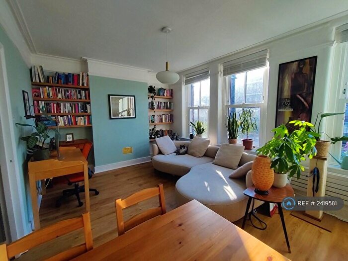 1 Bedroom Flat To Rent In First Floor, London, SE5