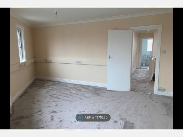 2 Bedroom Maisonette To Rent In Edgware Road, London, NW9