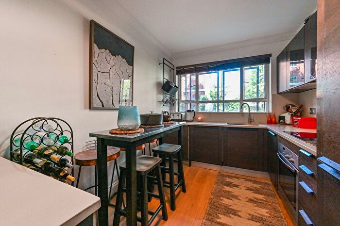 2 Bedroom Flat For Sale In New North Street, Bloomsbury, London, WC1N