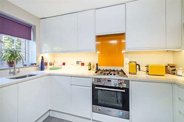 1 Bedroom Flat To Rent In Ashdown Way, London, SW17