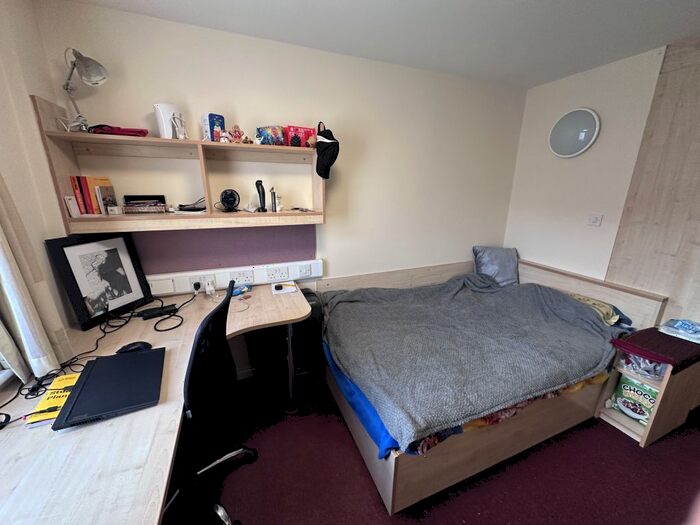 4 Bedroom Flat To Rent In Hyde Grove, Manchester, M13