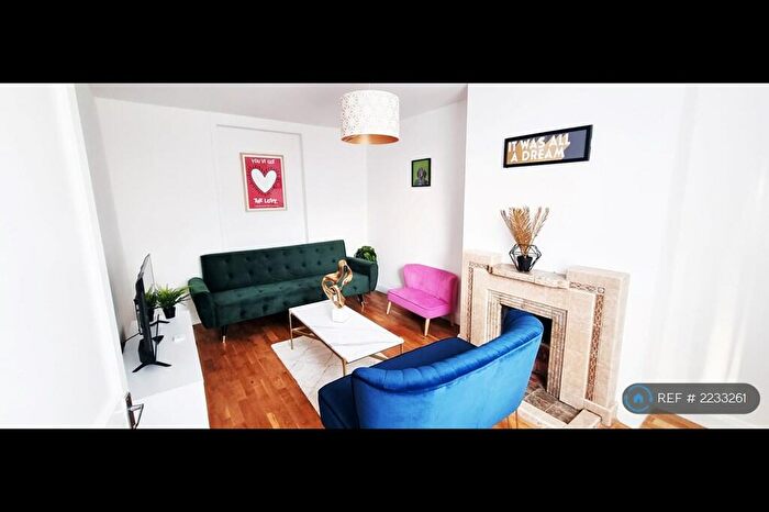 5 Bedroom End Of Terrace House To Rent In The Burroughs, London, NW4